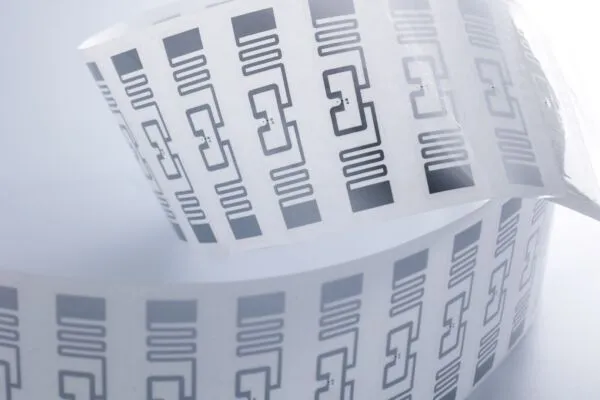 ​การควบคุมการเข้าถึง: RFID กับไบโอเมตริกซ์